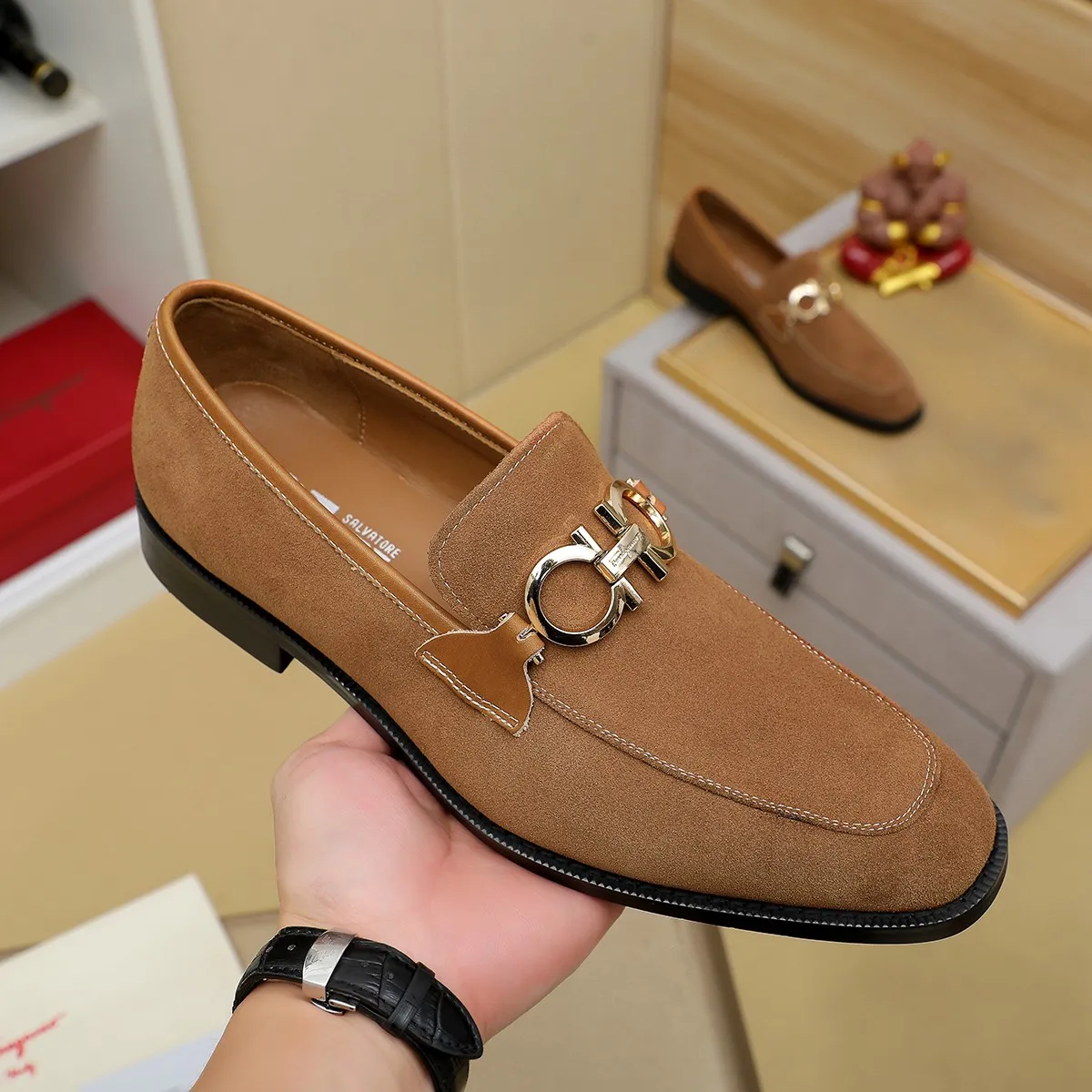 Men's shoes💰420🔥Ferragamo new men's formal shoes🇨🇳Official website original 1:1 mold opening, original quality💯Fine workmanship, high-end luxury shoes☘ The surface is made of imported Italian first-layer cowhide🌴🐑Leather lining🍓Rubber wear-resistant and non-slip outsole, breathable and comfortable to wear🍍The first choice for high-grade men, size 39-45 (38.46. Can be customized)